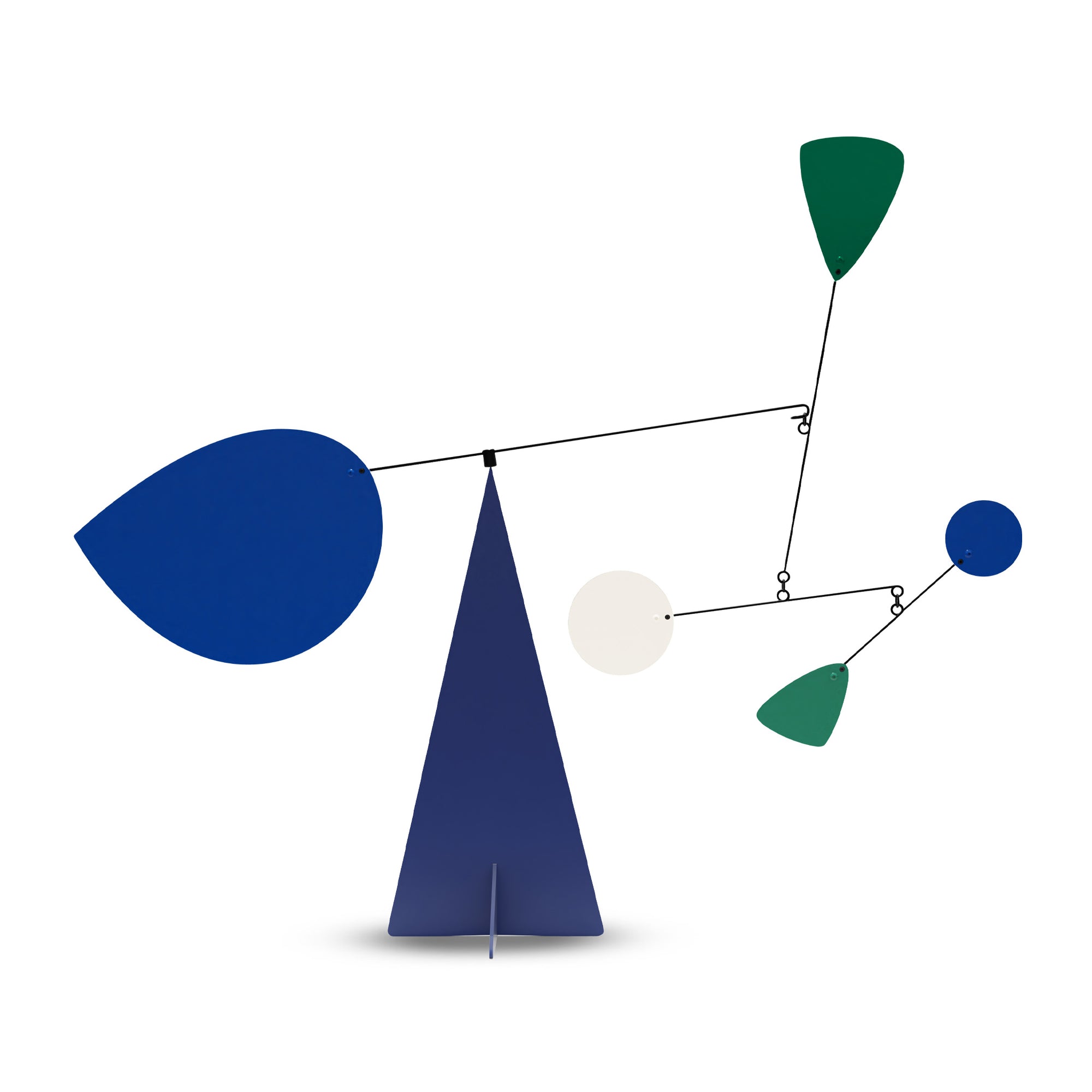 Volta Mobiles（ヴォルタ・モビール）は、2015年にフランス・パリで誕生したアートモビール専門ブランドです。ミッドセンチュリーの芸術や建築からインスピレーションを受けたデザインは、シンプルでありながら空間に躍動感と詩的な美しさをもたらします。ブランド創設後、アトリエはスペイン・バルセロナへと移り、すべての製品が職人の手作業で製造されています。熟練した職人の手によりひとつひとつ丁寧に組み立てられ、軽量なアルミニウムやスチールなどの高品質素材を使用。カラーリングも美しく、リビングや寝室、子供部屋、オフィスなど、幅広いインテリアに調和します。アートとしての価値と機能美を兼ね備えたVoltaのモビールは、北欧インテリアやナチュラルモダンを好む方におすすめのデザイン雑貨です。おしゃれな空間演出やギフトにも最適な逸品で、おしゃれなインテリア雑貨として、また贈り物や新築祝いにも人気の高いプロダクトです。