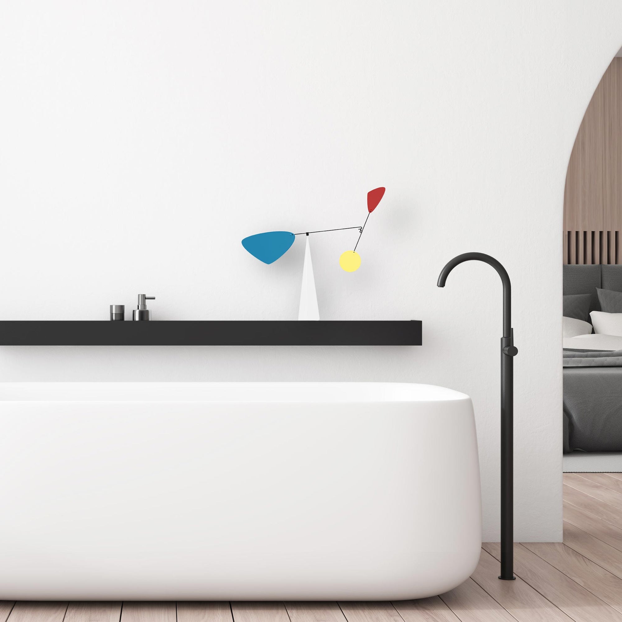 Volta Mobiles（ヴォルタ・モビール）は、2015年にフランス・パリで誕生したアートモビール専門ブランドです。ミッドセンチュリーの芸術や建築からインスピレーションを受けたデザインは、シンプルでありながら空間に躍動感と詩的な美しさをもたらします。ブランド創設後、アトリエはスペイン・バルセロナへと移り、すべての製品が職人の手作業で製造されています。熟練した職人の手によりひとつひとつ丁寧に組み立てられ、軽量なアルミニウムやスチールなどの高品質素材を使用。カラーリングも美しく、リビングや寝室、子供部屋、オフィスなど、幅広いインテリアに調和します。アートとしての価値と機能美を兼ね備えたVoltaのモビールは、北欧インテリアやナチュラルモダンを好む方におすすめのデザイン雑貨です。おしゃれな空間演出やギフトにも最適な逸品で、おしゃれなインテリア雑貨として、また贈り物や新築祝いにも人気の高いプロダクトです。