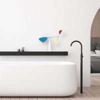 Volta Mobiles（ヴォルタ・モビール）は、2015年にフランス・パリで誕生したアートモビール専門ブランドです。ミッドセンチュリーの芸術や建築からインスピレーションを受けたデザインは、シンプルでありながら空間に躍動感と詩的な美しさをもたらします。ブランド創設後、アトリエはスペイン・バルセロナへと移り、すべての製品が職人の手作業で製造されています。熟練した職人の手によりひとつひとつ丁寧に組み立てられ、軽量なアルミニウムやスチールなどの高品質素材を使用。カラーリングも美しく、リビングや寝室、子供部屋、オフィスなど、幅広いインテリアに調和します。アートとしての価値と機能美を兼ね備えたVoltaのモビールは、北欧インテリアやナチュラルモダンを好む方におすすめのデザイン雑貨です。おしゃれな空間演出やギフトにも最適な逸品で、おしゃれなインテリア雑貨として、また贈り物や新築祝いにも人気の高いプロダクトです。