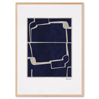 Alium（アリウム）は、デンマーク・コペンハーゲン発のアートとインテリアの融合を目指すポスターブランドかつギャラリーです。2010年代半ばにThe Poster Club創業者トーマスニッセン氏らによって設立され、歴史あるフレデリクスベルク市庁舎横の建物を拠点に、限定アート作品とオブジェを展示・販売しています。カラーや構図にこだわったポスターは、北欧的なスローライフや自然美を背景としつつ、無機質でミニマルな空間にも調和します。クラフトマンシップとデザイン性を重視し、アーティストとの協働によるオリジナリティ溢れる作品を通じて、「暮らしを美と創造性で豊かにする」姿勢を訴求しています。ギャラリーでは巡回展やアートイベントを定期開催し、既成のインテリア領域に留まらない文化的な体験の場を提供。ポスターという商材を媒介にしながらも、生活空間とアート空間の垣根を解き、個々の感性に触発を与えることをミッションとしています。