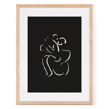 Alium（アリウム）は、デンマーク・コペンハーゲン発のアートとインテリアの融合を目指すポスターブランドかつギャラリーです。2010年代半ばにThe Poster Club創業者トーマスニッセン氏らによって設立され、歴史あるフレデリクスベルク市庁舎横の建物を拠点に、限定アート作品とオブジェを展示・販売しています。カラーや構図にこだわったポスターは、北欧的なスローライフや自然美を背景としつつ、無機質でミニマルな空間にも調和します。クラフトマンシップとデザイン性を重視し、アーティストとの協働によるオリジナリティ溢れる作品を通じて、「暮らしを美と創造性で豊かにする」姿勢を訴求しています。ギャラリーでは巡回展やアートイベントを定期開催し、既成のインテリア領域に留まらない文化的な体験の場を提供。ポスターという商材を媒介にしながらも、生活空間とアート空間の垣根を解き、個々の感性に触発を与えることをミッションとしています。