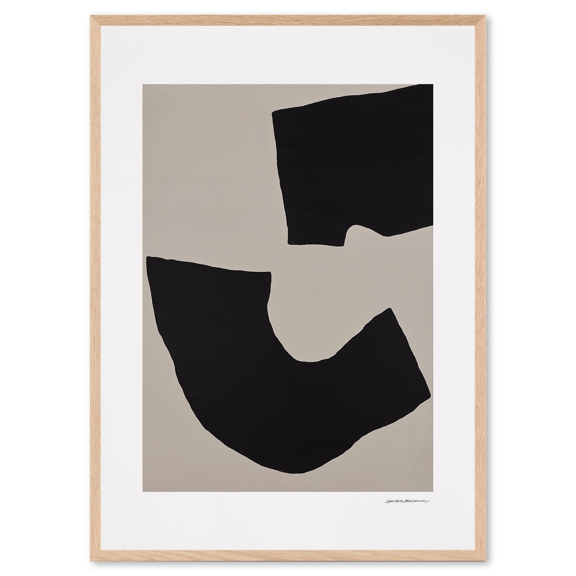 Alium（アリウム）は、デンマーク・コペンハーゲン発のアートとインテリアの融合を目指すポスターブランドかつギャラリーです。2010年代半ばにThe Poster Club創業者トーマスニッセン氏らによって設立され、歴史あるフレデリクスベルク市庁舎横の建物を拠点に、限定アート作品とオブジェを展示・販売しています。カラーや構図にこだわったポスターは、北欧的なスローライフや自然美を背景としつつ、無機質でミニマルな空間にも調和します。クラフトマンシップとデザイン性を重視し、アーティストとの協働によるオリジナリティ溢れる作品を通じて、「暮らしを美と創造性で豊かにする」姿勢を訴求しています。ギャラリーでは巡回展やアートイベントを定期開催し、既成のインテリア領域に留まらない文化的な体験の場を提供。ポスターという商材を媒介にしながらも、生活空間とアート空間の垣根を解き、個々の感性に触発を与えることをミッションとしています。