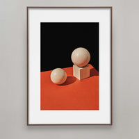 Alium（アリウム）は、デンマーク・コペンハーゲン発のアートとインテリアの融合を目指すポスターブランドかつギャラリーです。2010年代半ばにThe Poster Club創業者トーマスニッセン氏らによって設立され、歴史あるフレデリクスベルク市庁舎横の建物を拠点に、限定アート作品とオブジェを展示・販売しています。カラーや構図にこだわったポスターは、北欧的なスローライフや自然美を背景としつつ、無機質でミニマルな空間にも調和します。クラフトマンシップとデザイン性を重視し、アーティストとの協働によるオリジナリティ溢れる作品を通じて、「暮らしを美と創造性で豊かにする」姿勢を訴求しています。ギャラリーでは巡回展やアートイベントを定期開催し、既成のインテリア領域に留まらない文化的な体験の場を提供。ポスターという商材を媒介にしながらも、生活空間とアート空間の垣根を解き、個々の感性に触発を与えることをミッションとしています。