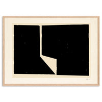 Alium（アリウム）は、デンマーク・コペンハーゲン発のアートとインテリアの融合を目指すポスターブランドかつギャラリーです。2010年代半ばにThe Poster Club創業者トーマスニッセン氏らによって設立され、歴史あるフレデリクスベルク市庁舎横の建物を拠点に、限定アート作品とオブジェを展示・販売しています。カラーや構図にこだわったポスターは、北欧的なスローライフや自然美を背景としつつ、無機質でミニマルな空間にも調和します。クラフトマンシップとデザイン性を重視し、アーティストとの協働によるオリジナリティ溢れる作品を通じて、「暮らしを美と創造性で豊かにする」姿勢を訴求しています。ギャラリーでは巡回展やアートイベントを定期開催し、既成のインテリア領域に留まらない文化的な体験の場を提供。ポスターという商材を媒介にしながらも、生活空間とアート空間の垣根を解き、個々の感性に触発を与えることをミッションとしています。