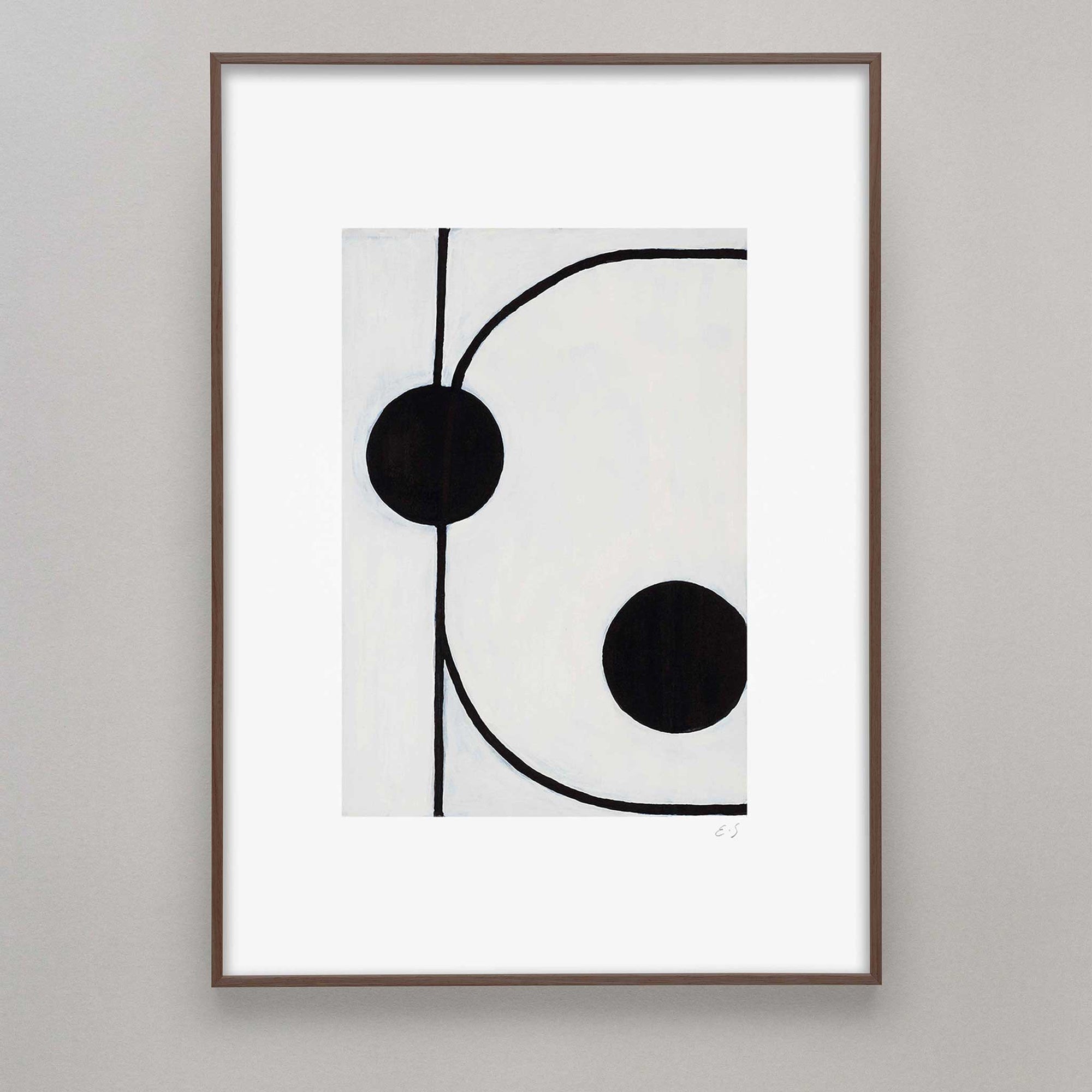 Alium（アリウム）は、デンマーク・コペンハーゲン発のアートとインテリアの融合を目指すポスターブランドかつギャラリーです。2010年代半ばにThe Poster Club創業者トーマスニッセン氏らによって設立され、歴史あるフレデリクスベルク市庁舎横の建物を拠点に、限定アート作品とオブジェを展示・販売しています。カラーや構図にこだわったポスターは、北欧的なスローライフや自然美を背景としつつ、無機質でミニマルな空間にも調和します。クラフトマンシップとデザイン性を重視し、アーティストとの協働によるオリジナリティ溢れる作品を通じて、「暮らしを美と創造性で豊かにする」姿勢を訴求しています。ギャラリーでは巡回展やアートイベントを定期開催し、既成のインテリア領域に留まらない文化的な体験の場を提供。ポスターという商材を媒介にしながらも、生活空間とアート空間の垣根を解き、個々の感性に触発を与えることをミッションとしています。