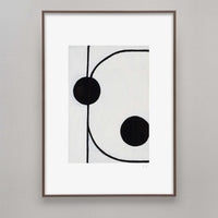 Alium（アリウム）は、デンマーク・コペンハーゲン発のアートとインテリアの融合を目指すポスターブランドかつギャラリーです。2010年代半ばにThe Poster Club創業者トーマスニッセン氏らによって設立され、歴史あるフレデリクスベルク市庁舎横の建物を拠点に、限定アート作品とオブジェを展示・販売しています。カラーや構図にこだわったポスターは、北欧的なスローライフや自然美を背景としつつ、無機質でミニマルな空間にも調和します。クラフトマンシップとデザイン性を重視し、アーティストとの協働によるオリジナリティ溢れる作品を通じて、「暮らしを美と創造性で豊かにする」姿勢を訴求しています。ギャラリーでは巡回展やアートイベントを定期開催し、既成のインテリア領域に留まらない文化的な体験の場を提供。ポスターという商材を媒介にしながらも、生活空間とアート空間の垣根を解き、個々の感性に触発を与えることをミッションとしています。