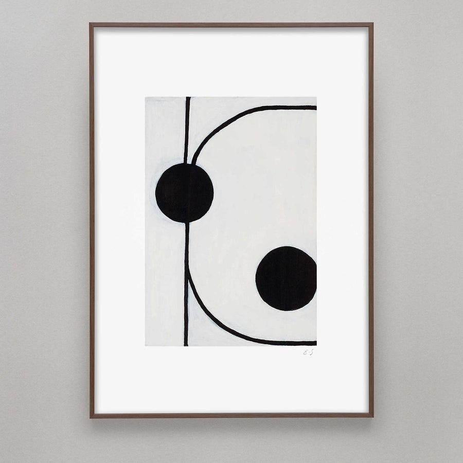 Alium（アリウム）は、デンマーク・コペンハーゲン発のアートとインテリアの融合を目指すポスターブランドかつギャラリーです。2010年代半ばにThe Poster Club創業者トーマスニッセン氏らによって設立され、歴史あるフレデリクスベルク市庁舎横の建物を拠点に、限定アート作品とオブジェを展示・販売しています。カラーや構図にこだわったポスターは、北欧的なスローライフや自然美を背景としつつ、無機質でミニマルな空間にも調和します。クラフトマンシップとデザイン性を重視し、アーティストとの協働によるオリジナリティ溢れる作品を通じて、「暮らしを美と創造性で豊かにする」姿勢を訴求しています。ギャラリーでは巡回展やアートイベントを定期開催し、既成のインテリア領域に留まらない文化的な体験の場を提供。ポスターという商材を媒介にしながらも、生活空間とアート空間の垣根を解き、個々の感性に触発を与えることをミッションとしています。