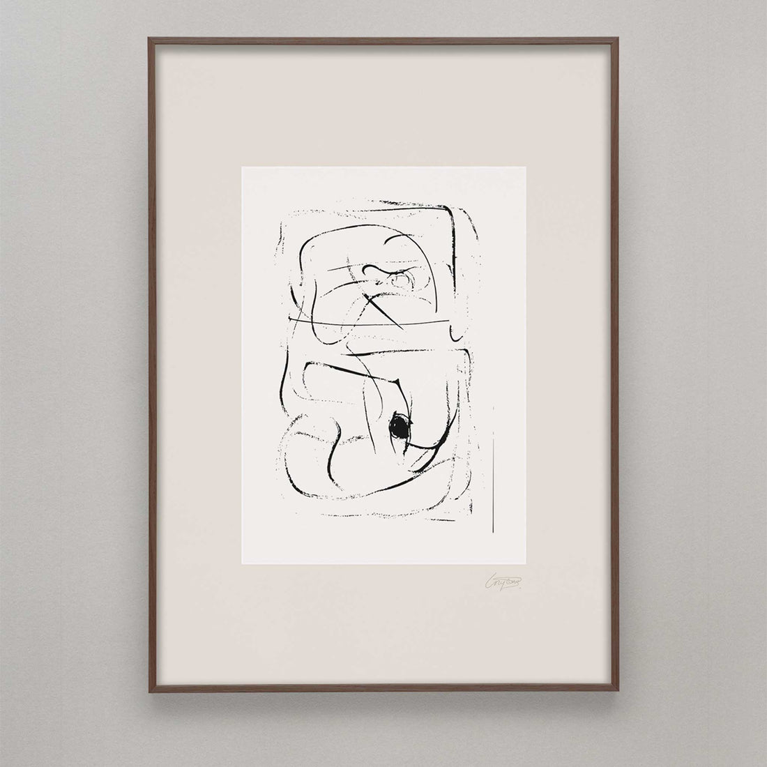 Alium（アリウム）は、デンマーク・コペンハーゲン発のアートとインテリアの融合を目指すポスターブランドかつギャラリーです。2010年代半ばにThe Poster Club創業者トーマスニッセン氏らによって設立され、歴史あるフレデリクスベルク市庁舎横の建物を拠点に、限定アート作品とオブジェを展示・販売しています。カラーや構図にこだわったポスターは、北欧的なスローライフや自然美を背景としつつ、無機質でミニマルな空間にも調和します。クラフトマンシップとデザイン性を重視し、アーティストとの協働によるオリジナリティ溢れる作品を通じて、「暮らしを美と創造性で豊かにする」姿勢を訴求しています。ギャラリーでは巡回展やアートイベントを定期開催し、既成のインテリア領域に留まらない文化的な体験の場を提供。ポスターという商材を媒介にしながらも、生活空間とアート空間の垣根を解き、個々の感性に触発を与えることをミッションとしています。