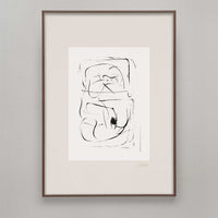 Alium（アリウム）は、デンマーク・コペンハーゲン発のアートとインテリアの融合を目指すポスターブランドかつギャラリーです。2010年代半ばにThe Poster Club創業者トーマスニッセン氏らによって設立され、歴史あるフレデリクスベルク市庁舎横の建物を拠点に、限定アート作品とオブジェを展示・販売しています。カラーや構図にこだわったポスターは、北欧的なスローライフや自然美を背景としつつ、無機質でミニマルな空間にも調和します。クラフトマンシップとデザイン性を重視し、アーティストとの協働によるオリジナリティ溢れる作品を通じて、「暮らしを美と創造性で豊かにする」姿勢を訴求しています。ギャラリーでは巡回展やアートイベントを定期開催し、既成のインテリア領域に留まらない文化的な体験の場を提供。ポスターという商材を媒介にしながらも、生活空間とアート空間の垣根を解き、個々の感性に触発を与えることをミッションとしています。