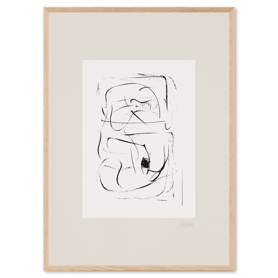 Alium（アリウム）は、デンマーク・コペンハーゲン発のアートとインテリアの融合を目指すポスターブランドかつギャラリーです。2010年代半ばにThe Poster Club創業者トーマスニッセン氏らによって設立され、歴史あるフレデリクスベルク市庁舎横の建物を拠点に、限定アート作品とオブジェを展示・販売しています。カラーや構図にこだわったポスターは、北欧的なスローライフや自然美を背景としつつ、無機質でミニマルな空間にも調和します。クラフトマンシップとデザイン性を重視し、アーティストとの協働によるオリジナリティ溢れる作品を通じて、「暮らしを美と創造性で豊かにする」姿勢を訴求しています。ギャラリーでは巡回展やアートイベントを定期開催し、既成のインテリア領域に留まらない文化的な体験の場を提供。ポスターという商材を媒介にしながらも、生活空間とアート空間の垣根を解き、個々の感性に触発を与えることをミッションとしています。