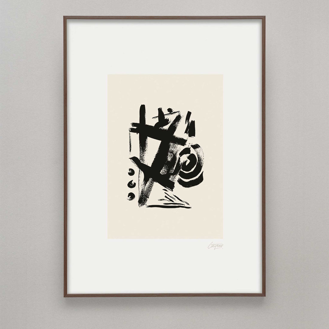 Alium（アリウム）は、デンマーク・コペンハーゲン発のアートとインテリアの融合を目指すポスターブランドかつギャラリーです。2010年代半ばにThe Poster Club創業者トーマスニッセン氏らによって設立され、歴史あるフレデリクスベルク市庁舎横の建物を拠点に、限定アート作品とオブジェを展示・販売しています。カラーや構図にこだわったポスターは、北欧的なスローライフや自然美を背景としつつ、無機質でミニマルな空間にも調和します。クラフトマンシップとデザイン性を重視し、アーティストとの協働によるオリジナリティ溢れる作品を通じて、「暮らしを美と創造性で豊かにする」姿勢を訴求しています。ギャラリーでは巡回展やアートイベントを定期開催し、既成のインテリア領域に留まらない文化的な体験の場を提供。ポスターという商材を媒介にしながらも、生活空間とアート空間の垣根を解き、個々の感性に触発を与えることをミッションとしています。