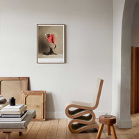 Alium（アリウム）は、デンマーク・コペンハーゲン発のアートとインテリアの融合を目指すポスターブランドかつギャラリーです。2010年代半ばにThe Poster Club創業者トーマスニッセン氏らによって設立され、歴史あるフレデリクスベルク市庁舎横の建物を拠点に、限定アート作品とオブジェを展示・販売しています。カラーや構図にこだわったポスターは、北欧的なスローライフや自然美を背景としつつ、無機質でミニマルな空間にも調和します。クラフトマンシップとデザイン性を重視し、アーティストとの協働によるオリジナリティ溢れる作品を通じて、「暮らしを美と創造性で豊かにする」姿勢を訴求しています。ギャラリーでは巡回展やアートイベントを定期開催し、既成のインテリア領域に留まらない文化的な体験の場を提供。ポスターという商材を媒介にしながらも、生活空間とアート空間の垣根を解き、個々の感性に触発を与えることをミッションとしています。