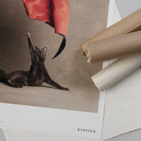 Alium（アリウム）は、デンマーク・コペンハーゲン発のアートとインテリアの融合を目指すポスターブランドかつギャラリーです。2010年代半ばにThe Poster Club創業者トーマスニッセン氏らによって設立され、歴史あるフレデリクスベルク市庁舎横の建物を拠点に、限定アート作品とオブジェを展示・販売しています。カラーや構図にこだわったポスターは、北欧的なスローライフや自然美を背景としつつ、無機質でミニマルな空間にも調和します。クラフトマンシップとデザイン性を重視し、アーティストとの協働によるオリジナリティ溢れる作品を通じて、「暮らしを美と創造性で豊かにする」姿勢を訴求しています。ギャラリーでは巡回展やアートイベントを定期開催し、既成のインテリア領域に留まらない文化的な体験の場を提供。ポスターという商材を媒介にしながらも、生活空間とアート空間の垣根を解き、個々の感性に触発を与えることをミッションとしています。