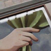 Alium（アリウム）は、デンマーク・コペンハーゲン発のアートとインテリアの融合を目指すポスターブランドかつギャラリーです。2010年代半ばにThe Poster Club創業者トーマスニッセン氏らによって設立され、歴史あるフレデリクスベルク市庁舎横の建物を拠点に、限定アート作品とオブジェを展示・販売しています。カラーや構図にこだわったポスターは、北欧的なスローライフや自然美を背景としつつ、無機質でミニマルな空間にも調和します。クラフトマンシップとデザイン性を重視し、アーティストとの協働によるオリジナリティ溢れる作品を通じて、「暮らしを美と創造性で豊かにする」姿勢を訴求しています。ギャラリーでは巡回展やアートイベントを定期開催し、既成のインテリア領域に留まらない文化的な体験の場を提供。ポスターという商材を媒介にしながらも、生活空間とアート空間の垣根を解き、個々の感性に触発を与えることをミッションとしています。