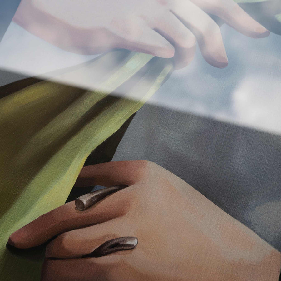 Alium（アリウム）は、デンマーク・コペンハーゲン発のアートとインテリアの融合を目指すポスターブランドかつギャラリーです。2010年代半ばにThe Poster Club創業者トーマスニッセン氏らによって設立され、歴史あるフレデリクスベルク市庁舎横の建物を拠点に、限定アート作品とオブジェを展示・販売しています。カラーや構図にこだわったポスターは、北欧的なスローライフや自然美を背景としつつ、無機質でミニマルな空間にも調和します。クラフトマンシップとデザイン性を重視し、アーティストとの協働によるオリジナリティ溢れる作品を通じて、「暮らしを美と創造性で豊かにする」姿勢を訴求しています。ギャラリーでは巡回展やアートイベントを定期開催し、既成のインテリア領域に留まらない文化的な体験の場を提供。ポスターという商材を媒介にしながらも、生活空間とアート空間の垣根を解き、個々の感性に触発を与えることをミッションとしています。