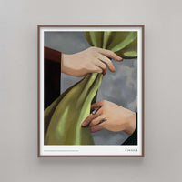 Alium（アリウム）は、デンマーク・コペンハーゲン発のアートとインテリアの融合を目指すポスターブランドかつギャラリーです。2010年代半ばにThe Poster Club創業者トーマスニッセン氏らによって設立され、歴史あるフレデリクスベルク市庁舎横の建物を拠点に、限定アート作品とオブジェを展示・販売しています。カラーや構図にこだわったポスターは、北欧的なスローライフや自然美を背景としつつ、無機質でミニマルな空間にも調和します。クラフトマンシップとデザイン性を重視し、アーティストとの協働によるオリジナリティ溢れる作品を通じて、「暮らしを美と創造性で豊かにする」姿勢を訴求しています。ギャラリーでは巡回展やアートイベントを定期開催し、既成のインテリア領域に留まらない文化的な体験の場を提供。ポスターという商材を媒介にしながらも、生活空間とアート空間の垣根を解き、個々の感性に触発を与えることをミッションとしています。