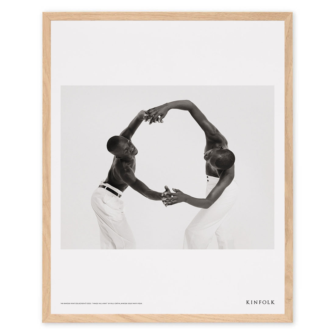 Alium（アリウム）は、デンマーク・コペンハーゲン発のアートとインテリアの融合を目指すポスターブランドかつギャラリーです。2010年代半ばにThe Poster Club創業者トーマスニッセン氏らによって設立され、歴史あるフレデリクスベルク市庁舎横の建物を拠点に、限定アート作品とオブジェを展示・販売しています。カラーや構図にこだわったポスターは、北欧的なスローライフや自然美を背景としつつ、無機質でミニマルな空間にも調和します。クラフトマンシップとデザイン性を重視し、アーティストとの協働によるオリジナリティ溢れる作品を通じて、「暮らしを美と創造性で豊かにする」姿勢を訴求しています。ギャラリーでは巡回展やアートイベントを定期開催し、既成のインテリア領域に留まらない文化的な体験の場を提供。ポスターという商材を媒介にしながらも、生活空間とアート空間の垣根を解き、個々の感性に触発を与えることをミッションとしています。