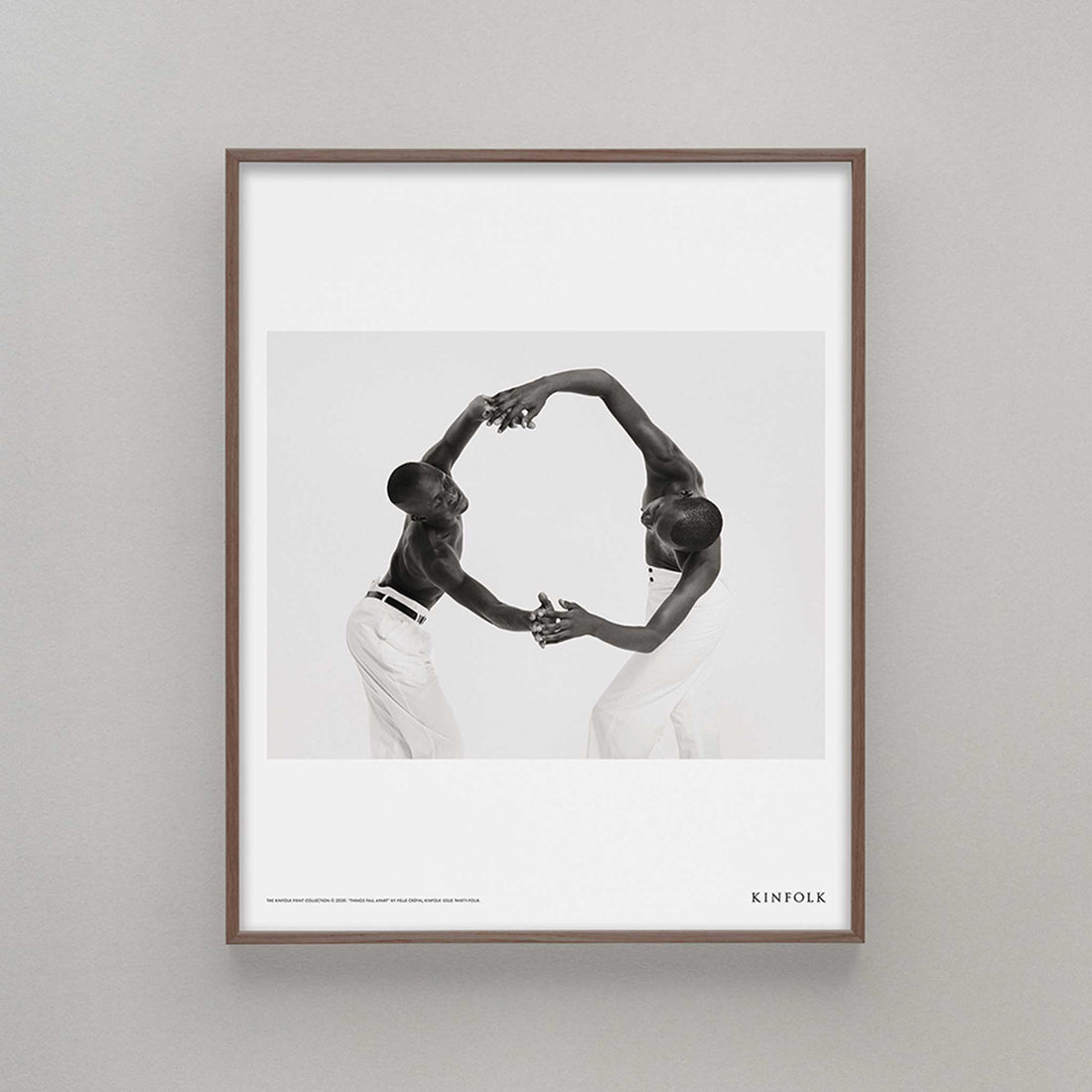 Alium（アリウム）は、デンマーク・コペンハーゲン発のアートとインテリアの融合を目指すポスターブランドかつギャラリーです。2010年代半ばにThe Poster Club創業者トーマスニッセン氏らによって設立され、歴史あるフレデリクスベルク市庁舎横の建物を拠点に、限定アート作品とオブジェを展示・販売しています。カラーや構図にこだわったポスターは、北欧的なスローライフや自然美を背景としつつ、無機質でミニマルな空間にも調和します。クラフトマンシップとデザイン性を重視し、アーティストとの協働によるオリジナリティ溢れる作品を通じて、「暮らしを美と創造性で豊かにする」姿勢を訴求しています。ギャラリーでは巡回展やアートイベントを定期開催し、既成のインテリア領域に留まらない文化的な体験の場を提供。ポスターという商材を媒介にしながらも、生活空間とアート空間の垣根を解き、個々の感性に触発を与えることをミッションとしています。