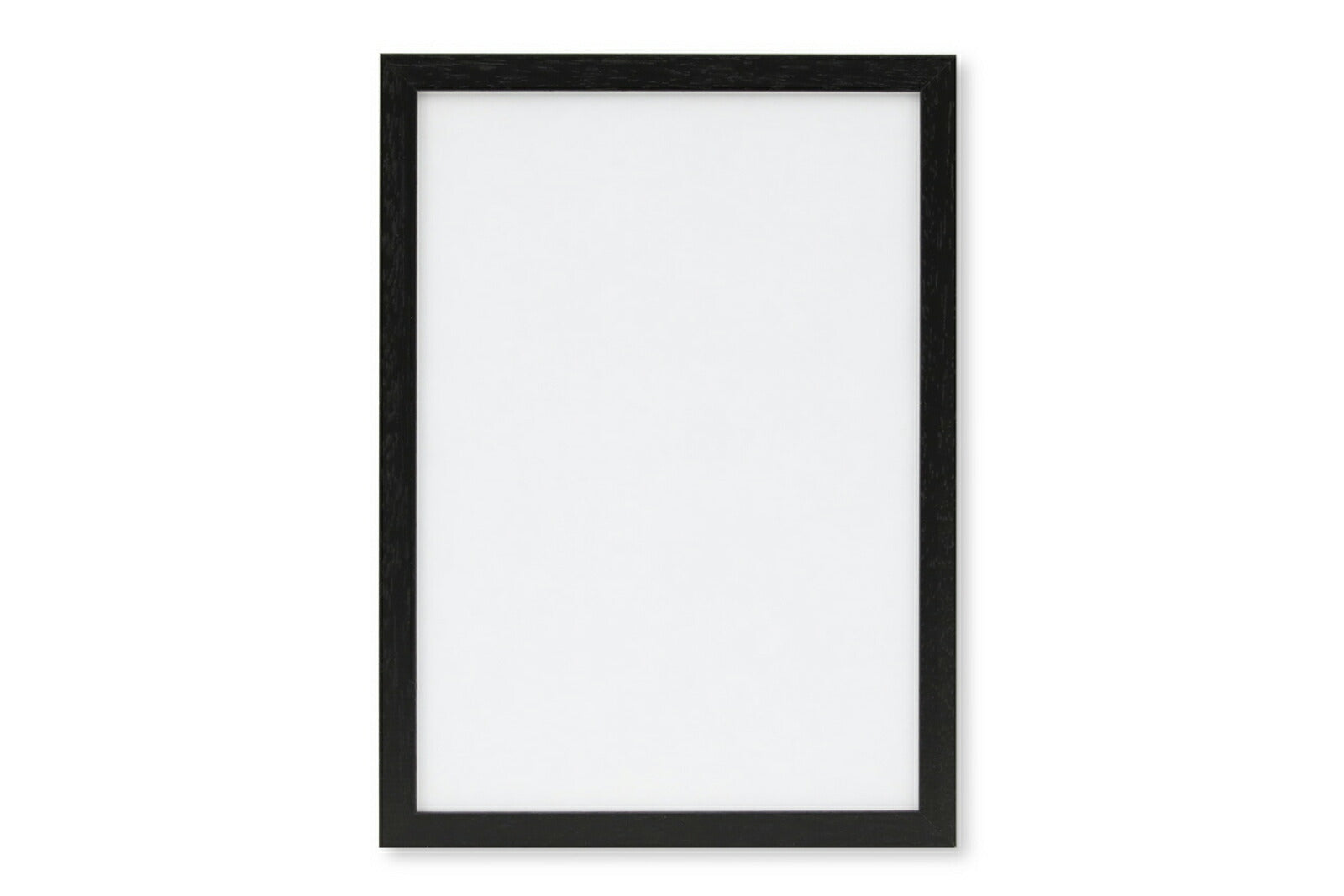 天然木のポスターフレームです。エッジのきいた幅の細いデザインのフレームで、ポスターをシンプルにすっきりと見せることができます。アルミニウムフレームとはまた違った魅力がありオーク無垢材のナチュラルなフレーム同様、北欧諸国では非常に好まれているフレームです。