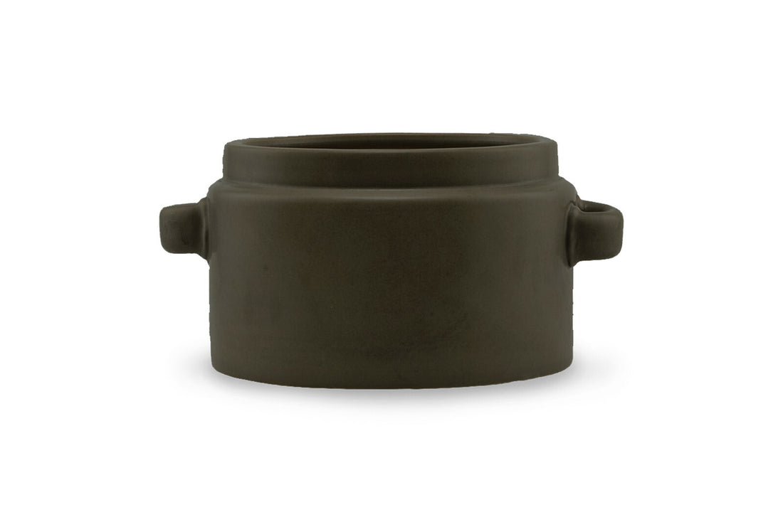 housedoctorはデンマークのブランドです。人々が独自の空間を創造するのを刺激し支援したいという願望に基づいて生まれました。ブランドの美学はスカンジナビアンの伝統のデザインに根付いており、そこにインダストリアルなどの要素や世界中からのインスピレーションを加えています。彼らの製品は素材や質感などの細部にこだわったユニークなものだと感じます。