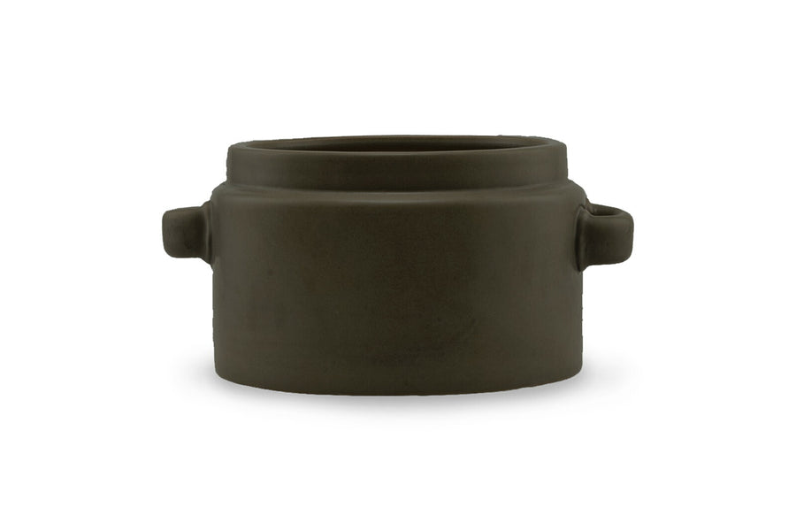 housedoctorはデンマークのブランドです。人々が独自の空間を創造するのを刺激し支援したいという願望に基づいて生まれました。ブランドの美学はスカンジナビアンの伝統のデザインに根付いており、そこにインダストリアルなどの要素や世界中からのインスピレーションを加えています。彼らの製品は素材や質感などの細部にこだわったユニークなものだと感じます。