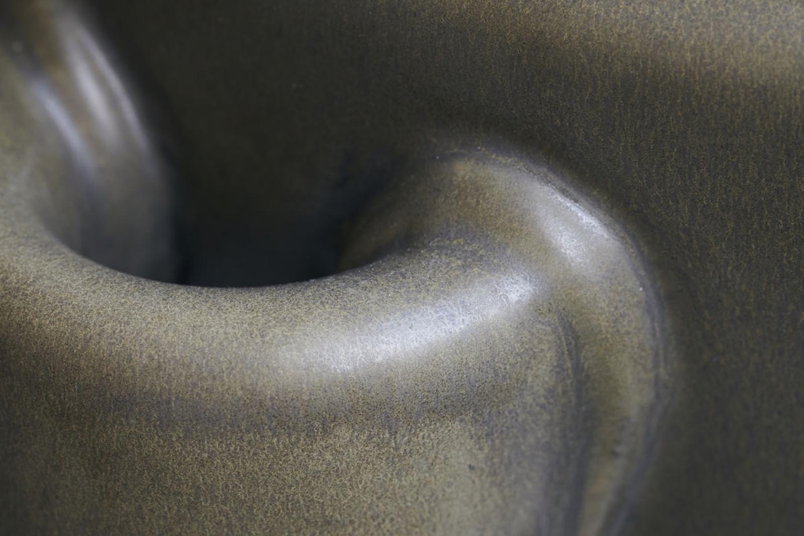 housedoctorはデンマークのブランドです。人々が独自の空間を創造するのを刺激し支援したいという願望に基づいて生まれました。ブランドの美学はスカンジナビアンの伝統のデザインに根付いており、そこにインダストリアルなどの要素や世界中からのインスピレーションを加えています。彼らの製品は素材や質感などの細部にこだわったユニークなものだと感じます。