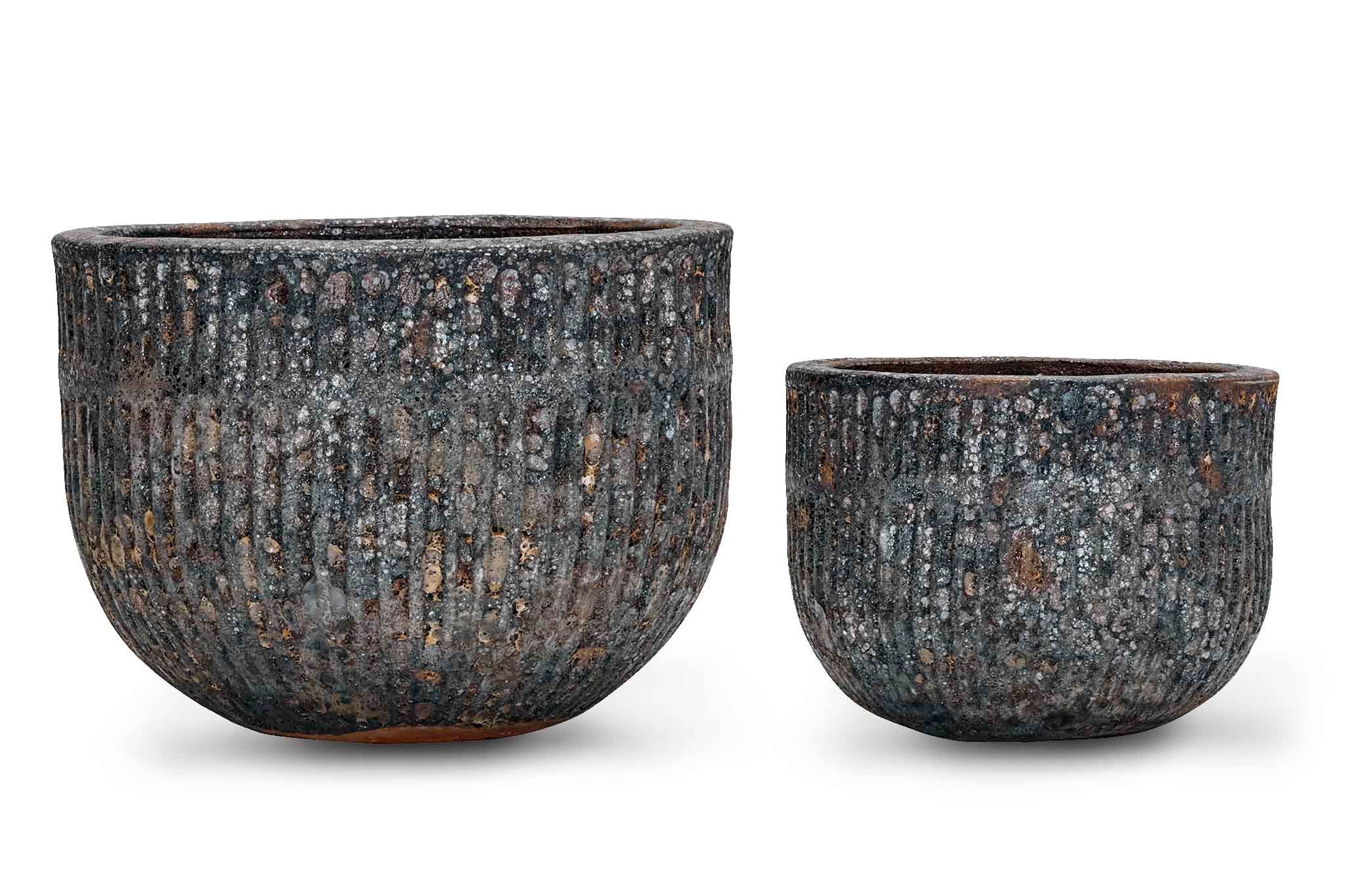 house doctorはデンマークのブランドです。人々が独自の空間を創造するのを刺激し支援したいという願望に基づいて生まれました。ブランドの美学はスカンジナビアンの伝統のデザインに根付いており、そこにインダストリアルなどの要素や世界中からのインスピレーションを加えています。彼らの製品は素材や質感などの細部にこだわったユニークなものだと感じます。