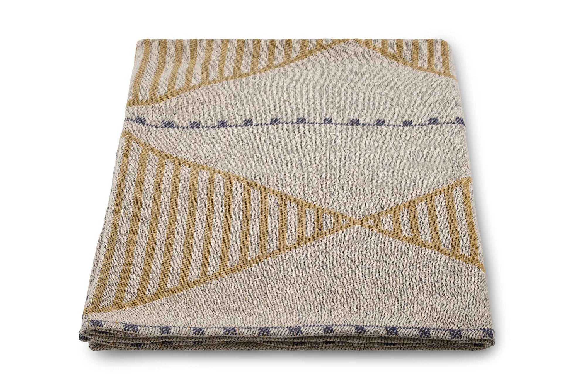 house doctorはデンマークのブランドです。人々が独自の空間を創造するのを刺激し支援したいという願望に基づいて生まれました。ブランドの美学はスカンジナビアンの伝統のデザインに根付いており、そこにインダストリアルなどの要素や世界中からのインスピレーションを加えています。彼らの製品は素材や質感などの細部にこだわったユニークなものだと感じます。