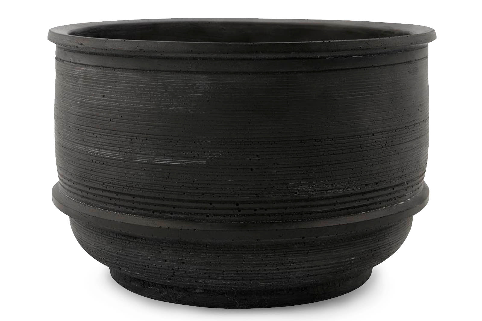 housedoctorはデンマークのブランドです。人々が独自の空間を創造するのを刺激し支援したいという願望に基づいて生まれました。ブランドの美学はスカンジナビアンの伝統のデザインに根付いており、そこにインダストリアルなどの要素や世界中からのインスピレーションを加えています。彼らの製品は素材や質感などの細部にこだわったユニークなものだと感じます。