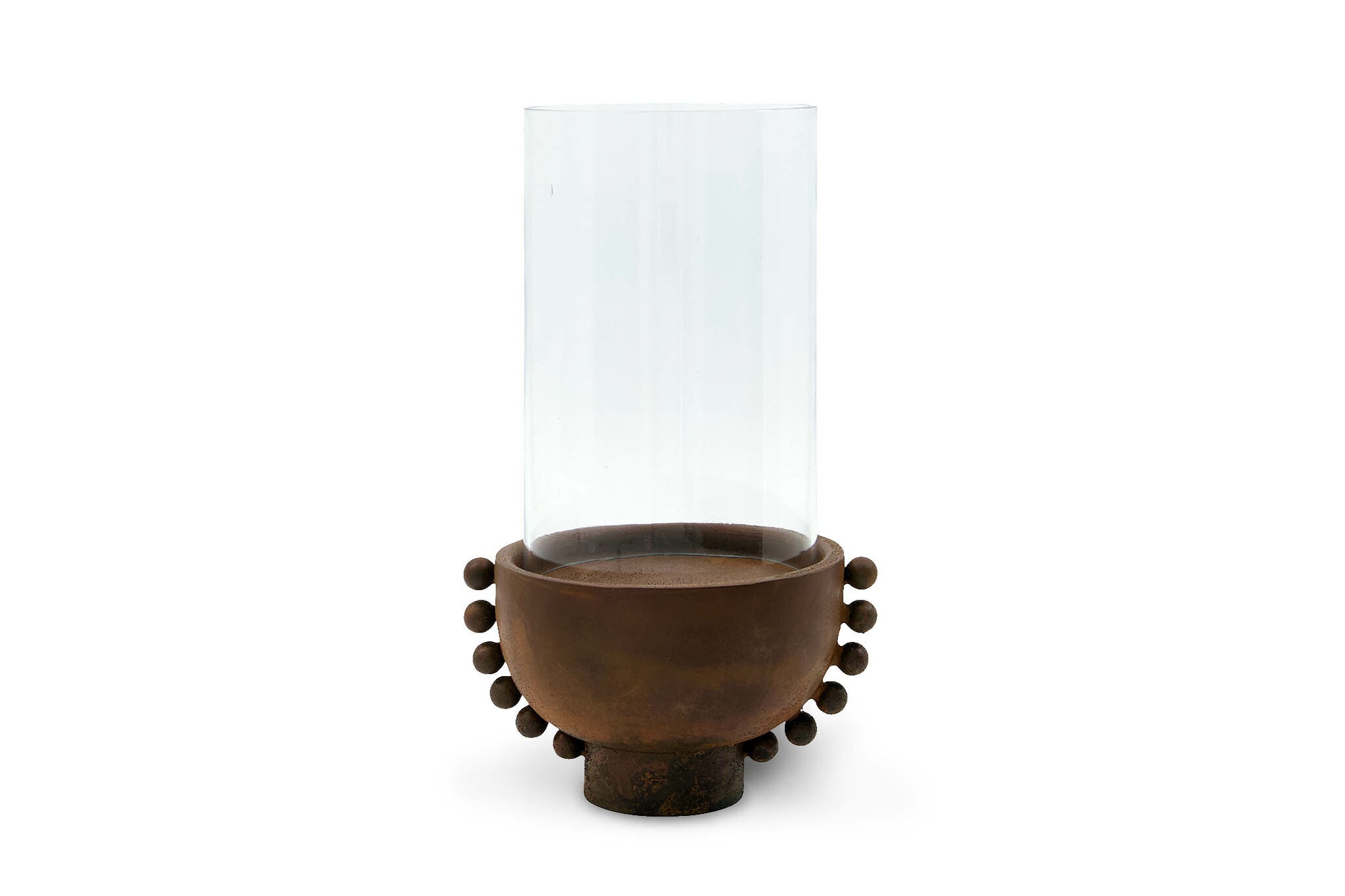 house doctorはデンマークのブランドです。人々が独自の空間を創造するのを刺激し支援したいという願望に基づいて生まれました。ブランドの美学はスカンジナビアンの伝統のデザインに根付いており、そこにインダストリアルなどの要素や世界中からのインスピレーションを加えています。彼らの製品は素材や質感などの細部にこだわったユニークなものだと感じます。