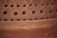 house doctorはデンマークのブランドです。人々が独自の空間を創造するのを刺激し支援したいという願望に基づいて生まれました。ブランドの美学はスカンジナビアンの伝統のデザインに根付いており、そこにインダストリアルなどの要素や世界中からのインスピレーションを加えています。彼らの製品は素材や質感などの細部にこだわったユニークなものだと感じます。