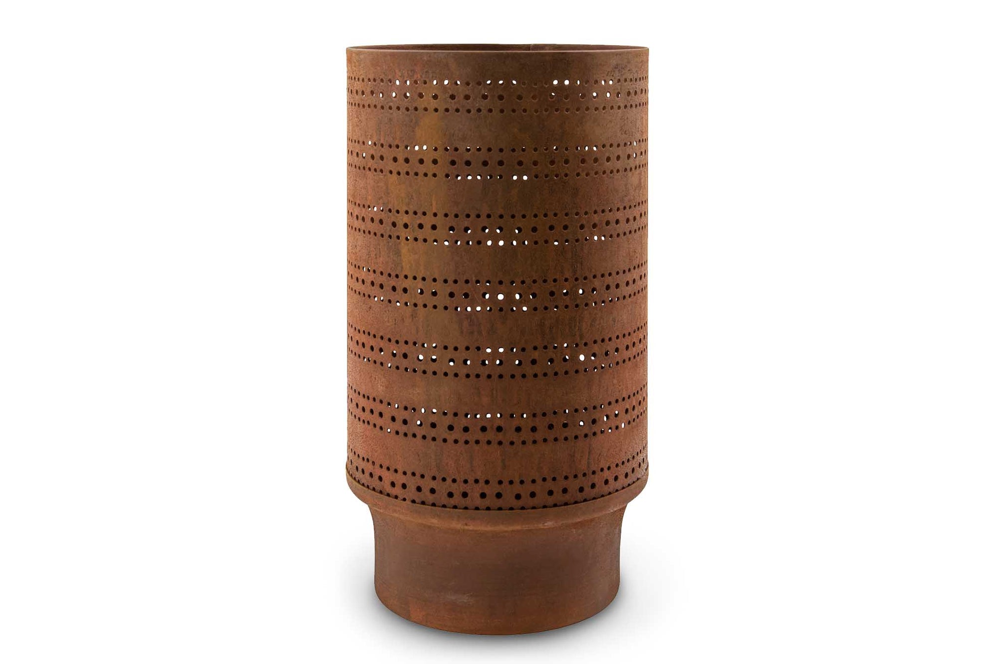 house doctorはデンマークのブランドです。人々が独自の空間を創造するのを刺激し支援したいという願望に基づいて生まれました。ブランドの美学はスカンジナビアンの伝統のデザインに根付いており、そこにインダストリアルなどの要素や世界中からのインスピレーションを加えています。彼らの製品は素材や質感などの細部にこだわったユニークなものだと感じます。