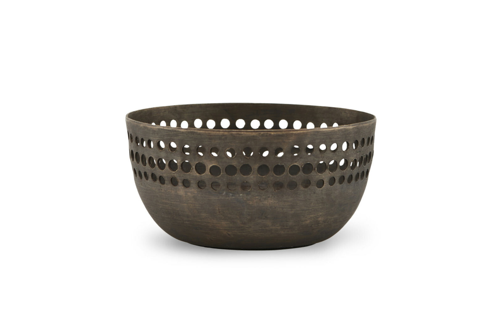 housedoctorはデンマークのブランドです。人々が独自の空間を創造するのを刺激し支援したいという願望に基づいて生まれました。ブランドの美学はスカンジナビアンの伝統のデザインに根付いており、そこにインダストリアルなどの要素や世界中からのインスピレーションを加えています。彼らの製品は素材や質感などの細部にこだわったユニークなものだと感じます。