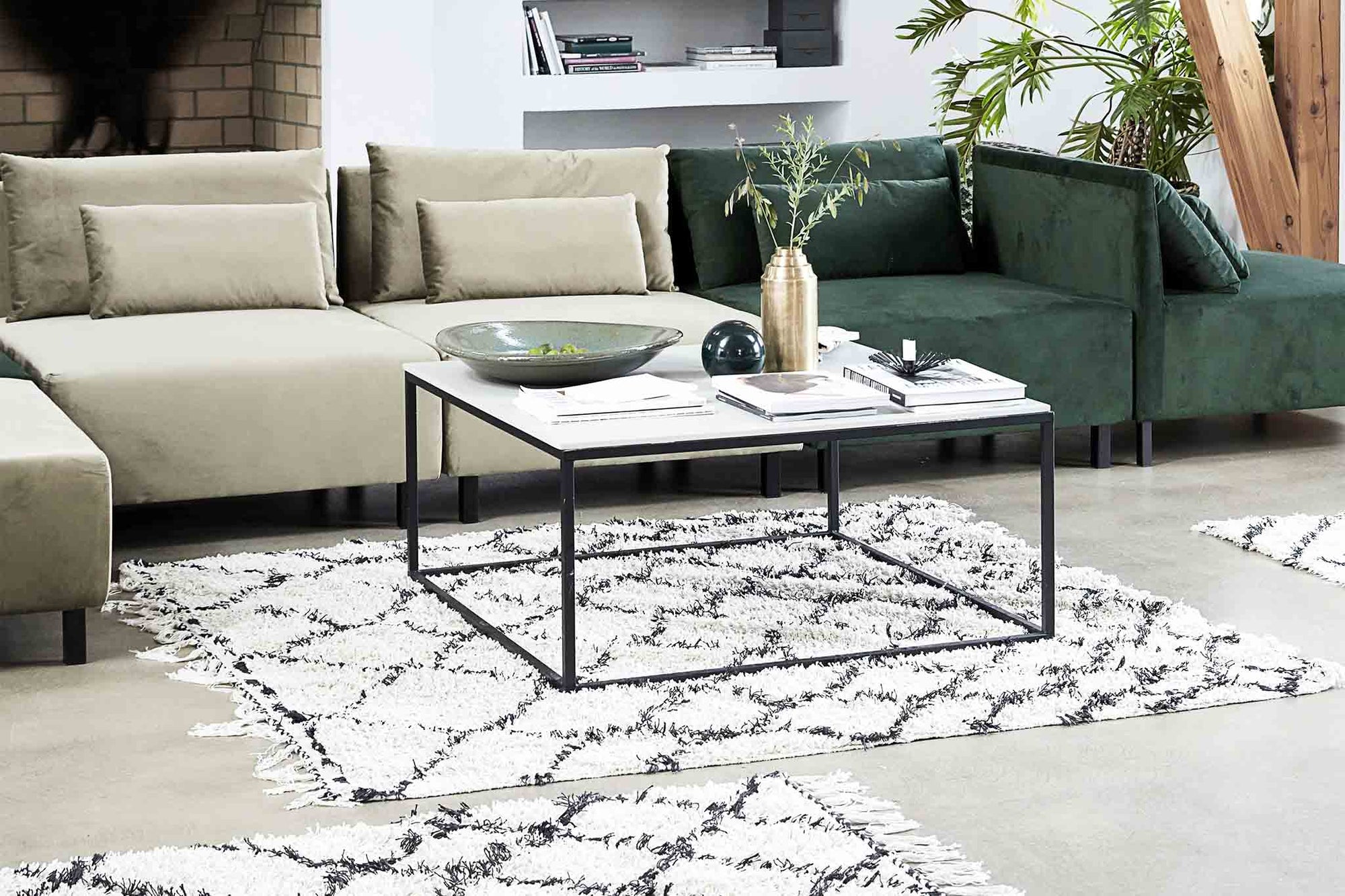 house doctorはデンマークのブランドです。人々が独自の空間を創造するのを刺激し支援したいという願望に基づいて生まれました。ブランドの美学はスカンジナビアンの伝統のデザインに根付いており、そこにインダストリアルなどの要素や世界中からのインスピレーションを加えています。彼らの製品は素材や質感などの細部にこだわったユニークなものだと感じます。