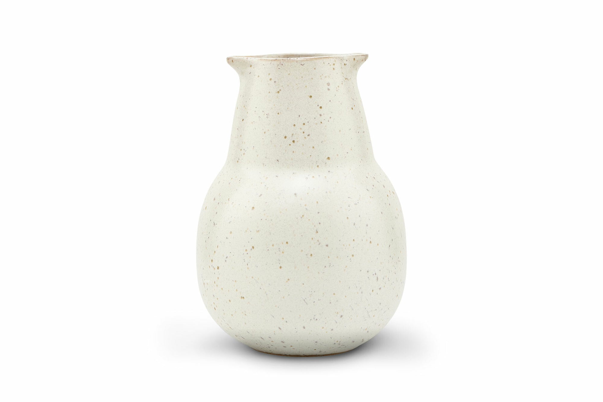 house doctorはデンマークのブランドです。人々が独自の空間を創造するのを刺激し支援したいという願望に基づいて生まれました。ブランドの美学はスカンジナビアンの伝統のデザインに根付いており、そこにインダストリアルなどの要素や世界中からのインスピレーションを加えています。彼らの製品は素材や質感などの細部にこだわったユニークなものだと感じます。