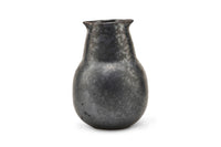 house doctorはデンマークのブランドです。人々が独自の空間を創造するのを刺激し支援したいという願望に基づいて生まれました。ブランドの美学はスカンジナビアンの伝統のデザインに根付いており、そこにインダストリアルなどの要素や世界中からのインスピレーションを加えています。彼らの製品は素材や質感などの細部にこだわったユニークなものだと感じます。