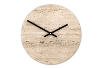 house doctorはデンマークのブランドです。人々が独自の空間を創造するのを刺激し支援したいという願望に基づいて生まれました。ブランドの美学はスカンジナビアンの伝統のデザインに根付いており、そこにインダストリアルなどの要素や世界中からのインスピレーションを加えています。彼らの製品は素材や質感などの細部にこだわったユニークなものだと感じます。