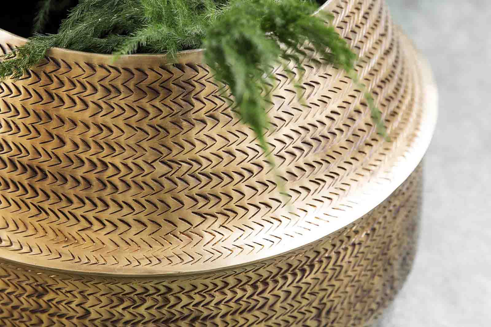 housedoctorはデンマークのブランドです。人々が独自の空間を創造するのを刺激し支援したいという願望に基づいて生まれました。ブランドの美学はスカンジナビアンの伝統のデザインに根付いており、そこにインダストリアルなどの要素や世界中からのインスピレーションを加えています。彼らの製品は素材や質感などの細部にこだわったユニークなものだと感じます。