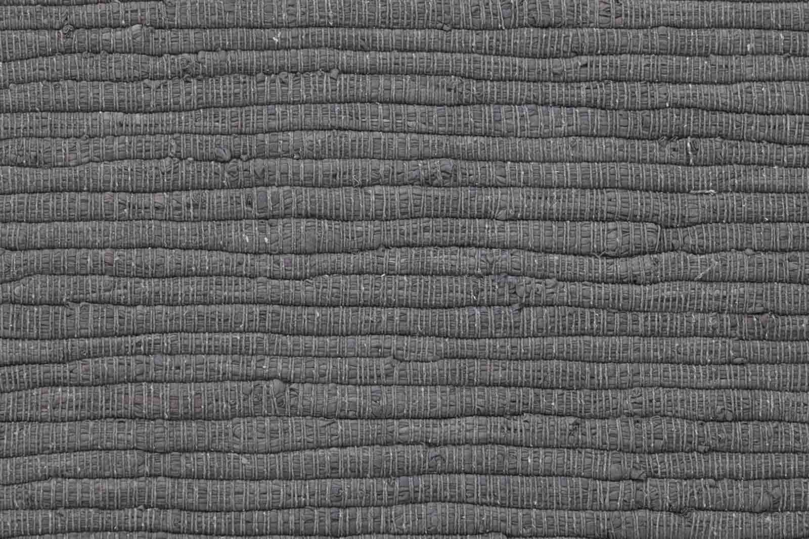 housedoctorはデンマークのブランドです。人々が独自の空間を創造するのを刺激し支援したいという願望に基づいて生まれました。ブランドの美学はスカンジナビアンの伝統のデザインに根付いており、そこにインダストリアルなどの要素や世界中からのインスピレーションを加えています。彼らの製品は素材や質感などの細部にこだわったユニークなものだと感じます。