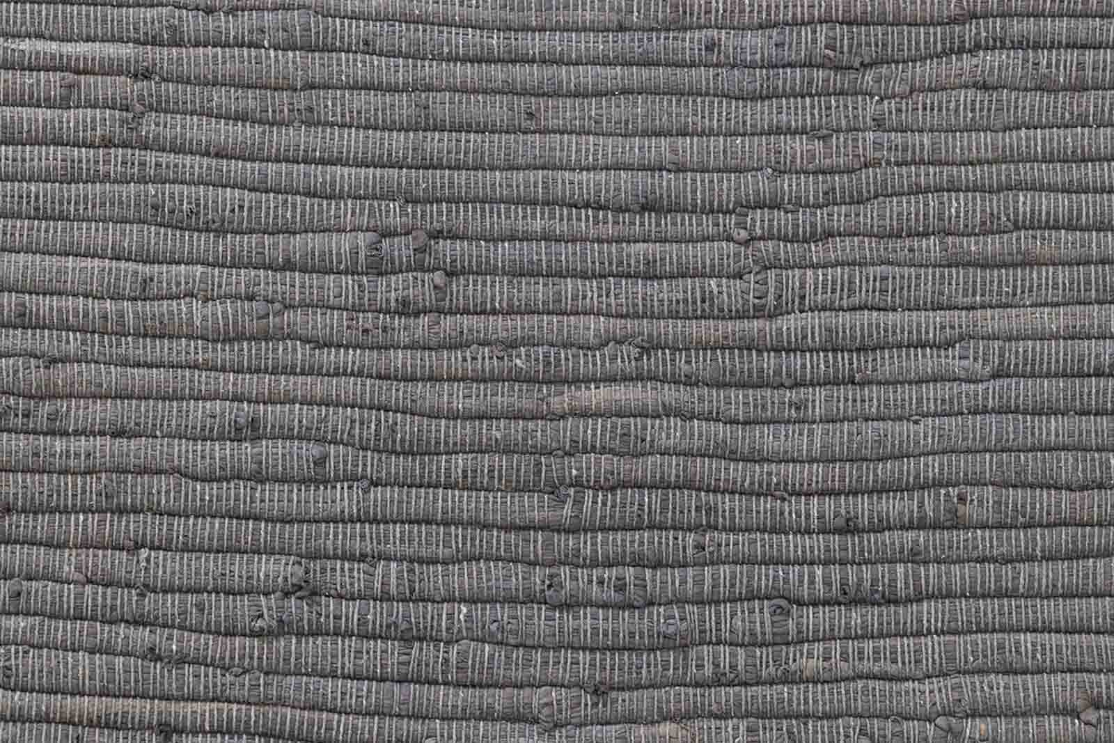 housedoctorはデンマークのブランドです。人々が独自の空間を創造するのを刺激し支援したいという願望に基づいて生まれました。ブランドの美学はスカンジナビアンの伝統のデザインに根付いており、そこにインダストリアルなどの要素や世界中からのインスピレーションを加えています。彼らの製品は素材や質感などの細部にこだわったユニークなものだと感じます。