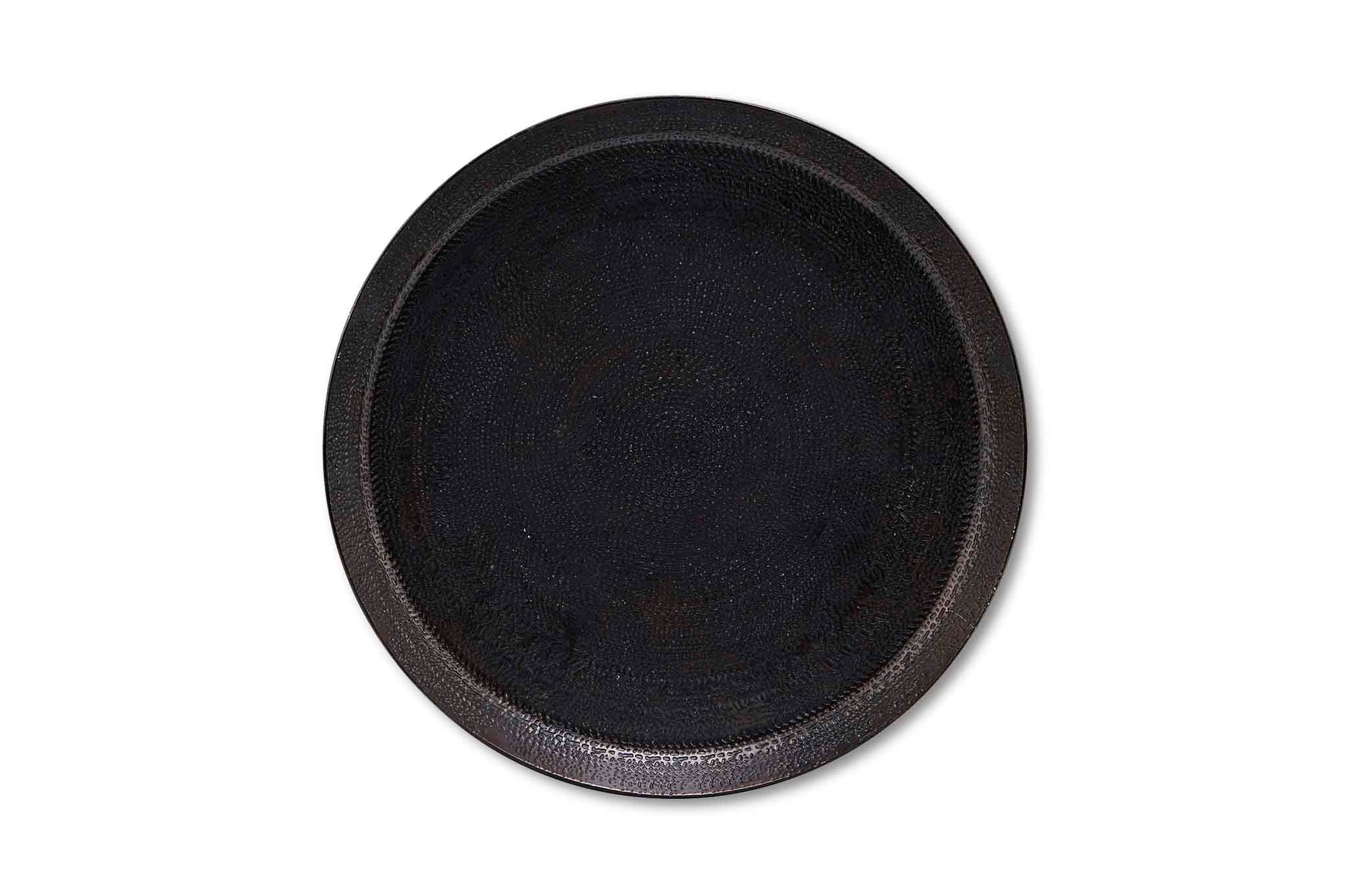 house doctorはデンマークのブランドです。人々が独自の空間を創造するのを刺激し支援したいという願望に基づいて生まれました。ブランドの美学はスカンジナビアンの伝統のデザインに根付いており、そこにインダストリアルなどの要素や世界中からのインスピレーションを加えています。彼らの製品は素材や質感などの細部にこだわったユニークなものだと感じます。