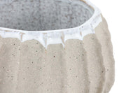 house doctorはデンマークのブランドです。人々が独自の空間を創造するのを刺激し支援したいという願望に基づいて生まれました。ブランドの美学はスカンジナビアンの伝統のデザインに根付いており、そこにインダストリアルなどの要素や世界中からのインスピレーションを加えています。彼らの製品は素材や質感などの細部にこだわったユニークなものだと感じます。