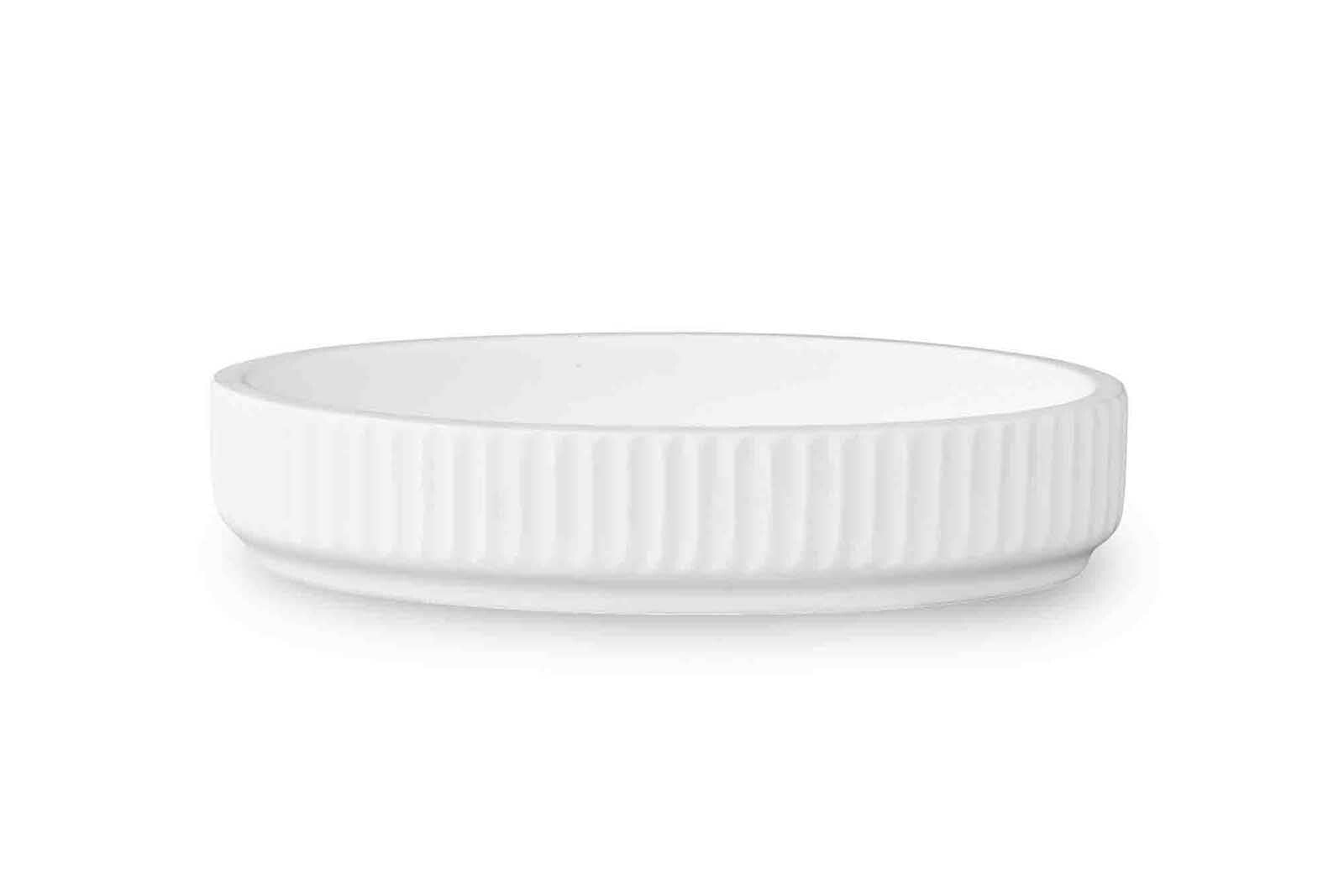 LeneBjerreはデンマークのブランドです。1975年にLeneBjerre自身が手作りのランプシェードの製造を開始しました。オフィスはデンマーク北部のNibeという自然に囲まれた場所に設立されたこともあり、ブランドは特に自然や海などからインスピレーションを得ています。スカンジナビアの伝統と現代のトレンドを融合させながら、デンマークのブランドでは珍しくクラシックでフェミニンな製品を開発しています。