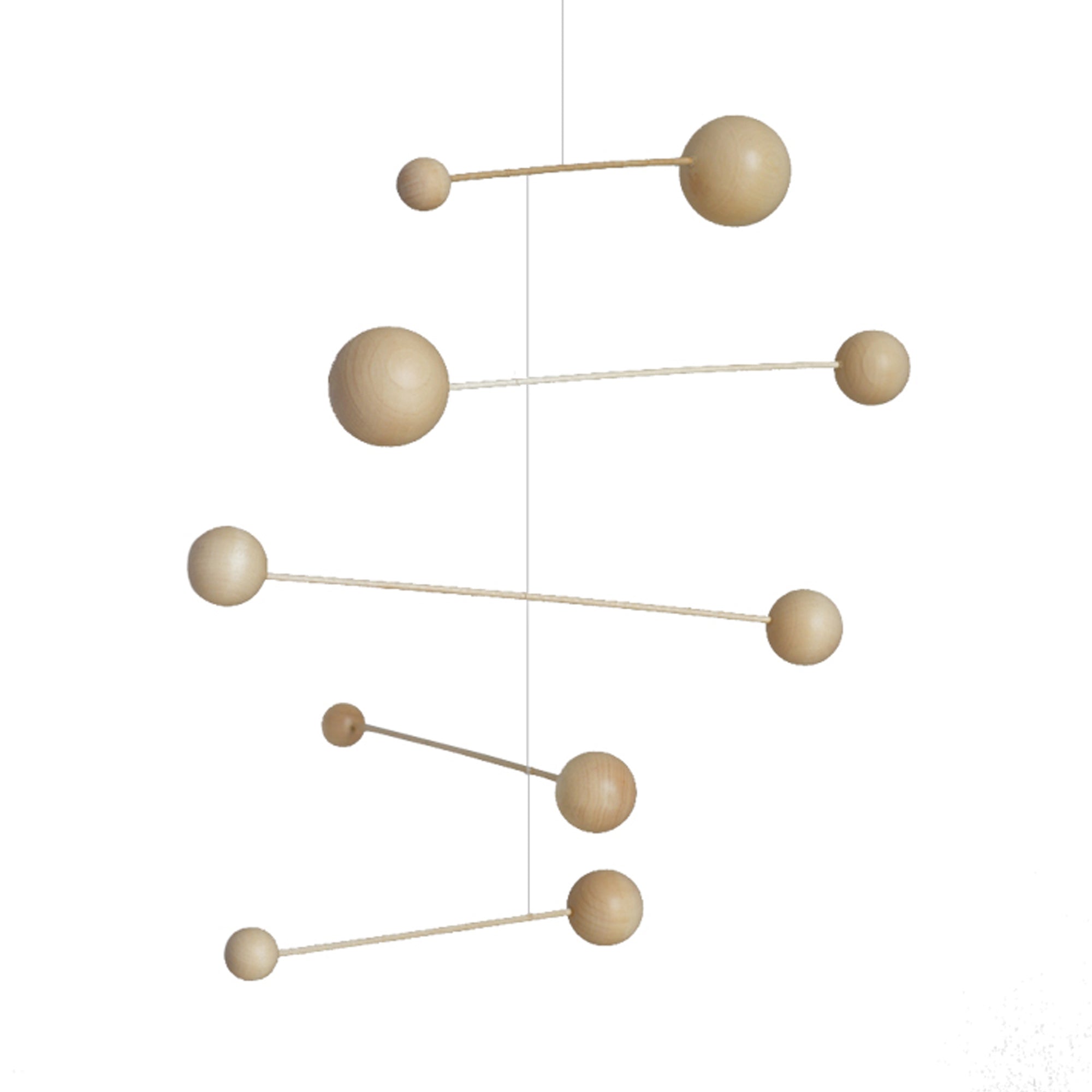 Kinetic Levi（キネティック・レヴィ）は、動きのある現代アート「キネティックアート」をテーマにしたインテリアモビールのブランドです。空気の流れに応じてやわらかく揺れる繊細な造形は、空間に静かな動きと詩的な美しさを与え、リビングや玄関、寝室などあらゆるシーンを洗練されたアート空間に変えてくれます。Kinetic Leviのモビールは、アーティスティックでありながらインテリア性にも優れ、北欧風やミッドセンチュリー、モダンスタイルのインテリアとも相性抜群。金属や天然木など上質な素材を使用し、ひとつひとつ丁寧に仕上げられています。天井から吊るすだけで空間の印象を一変させるKinetic Leviの作品は、自宅用としてはもちろん、引越し祝いや結婚祝いなどのギフトにも最適です。インテリア雑貨やおしゃれなアートモビールをお探しの方におすすめのブランドです。