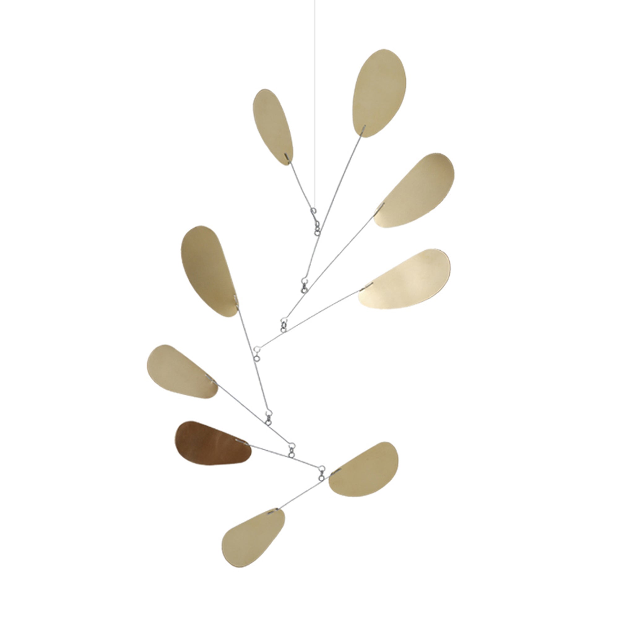 Kinetic Levi（キネティック・レヴィ）は、動きのある現代アート「キネティックアート」をテーマにしたインテリアモビールのブランドです。空気の流れに応じてやわらかく揺れる繊細な造形は、空間に静かな動きと詩的な美しさを与え、リビングや玄関、寝室などあらゆるシーンを洗練されたアート空間に変えてくれます。Kinetic Leviのモビールは、アーティスティックでありながらインテリア性にも優れ、北欧風やミッドセンチュリー、モダンスタイルのインテリアとも相性抜群。金属や天然木など上質な素材を使用し、ひとつひとつ丁寧に仕上げられています。天井から吊るすだけで空間の印象を一変させるKinetic Leviの作品は、自宅用としてはもちろん、引越し祝いや結婚祝いなどのギフトにも最適です。インテリア雑貨やおしゃれなアートモビールをお探しの方におすすめのブランドです。