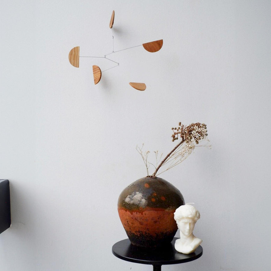 KINETIC LEVI　モビール　Reese KINETIC LEVI モビール Reese Graphic Essential Sporty T-shirt