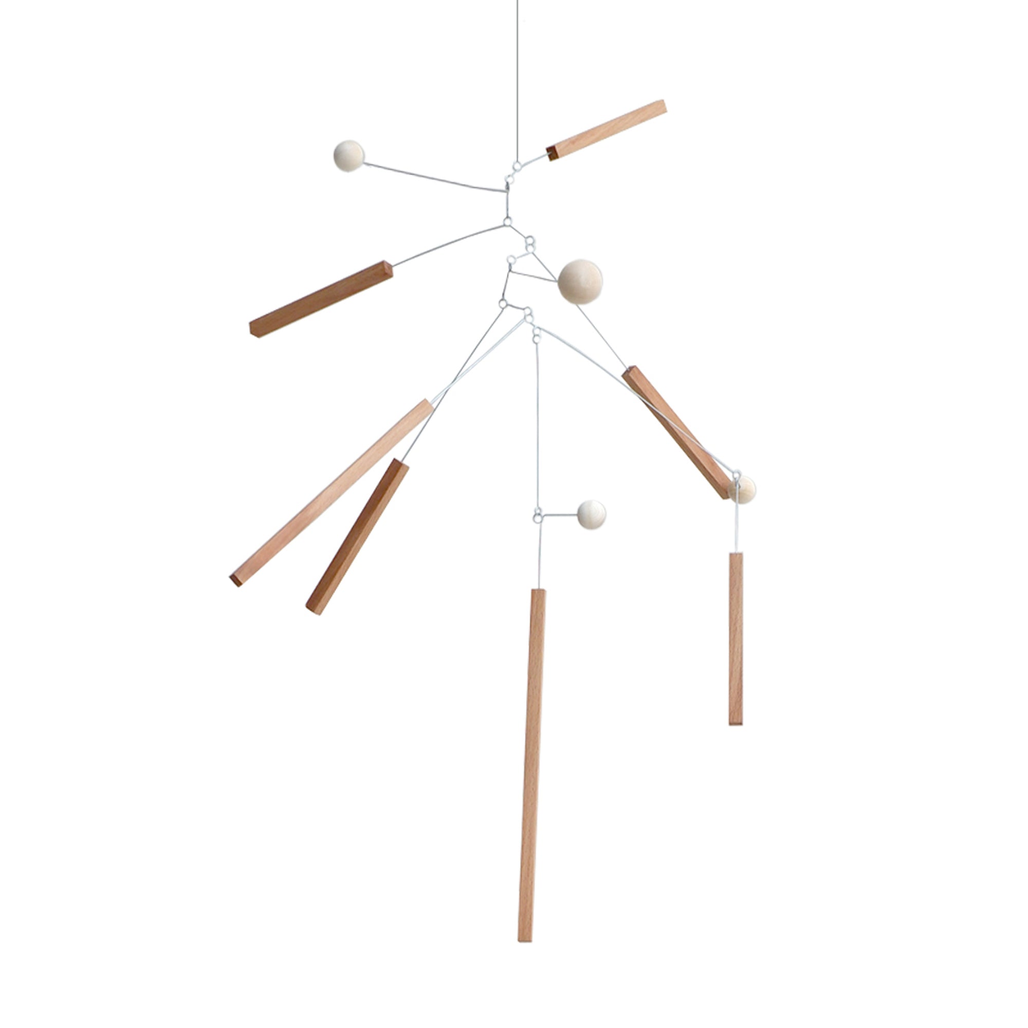 Kinetic Levi（キネティック・レヴィ）は、動きのある現代アート「キネティックアート」をテーマにしたインテリアモビールのブランドです。空気の流れに応じてやわらかく揺れる繊細な造形は、空間に静かな動きと詩的な美しさを与え、リビングや玄関、寝室などあらゆるシーンを洗練されたアート空間に変えてくれます。Kinetic Leviのモビールは、アーティスティックでありながらインテリア性にも優れ、北欧風やミッドセンチュリー、モダンスタイルのインテリアとも相性抜群。金属や天然木など上質な素材を使用し、ひとつひとつ丁寧に仕上げられています。天井から吊るすだけで空間の印象を一変させるKinetic Leviの作品は、自宅用としてはもちろん、引越し祝いや結婚祝いなどのギフトにも最適です。インテリア雑貨やおしゃれなアートモビールをお探しの方におすすめのブランドです。