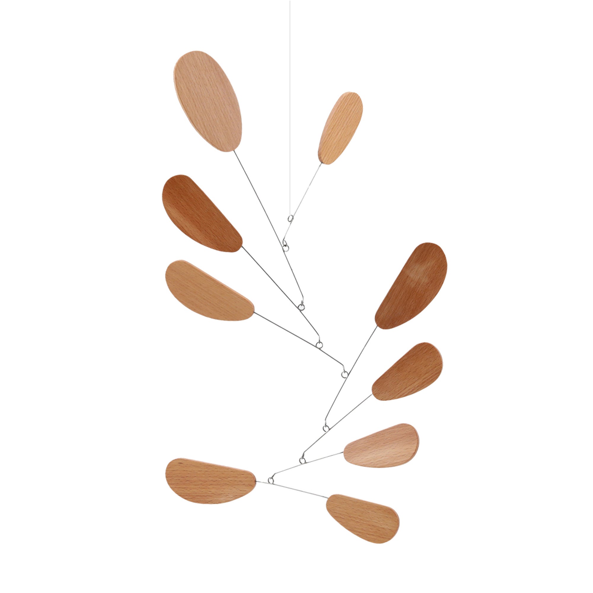 Kinetic Levi（キネティック・レヴィ）は、動きのある現代アート「キネティックアート」をテーマにしたインテリアモビールのブランドです。空気の流れに応じてやわらかく揺れる繊細な造形は、空間に静かな動きと詩的な美しさを与え、リビングや玄関、寝室などあらゆるシーンを洗練されたアート空間に変えてくれます。Kinetic Leviのモビールは、アーティスティックでありながらインテリア性にも優れ、北欧風やミッドセンチュリー、モダンスタイルのインテリアとも相性抜群。金属や天然木など上質な素材を使用し、ひとつひとつ丁寧に仕上げられています。天井から吊るすだけで空間の印象を一変させるKinetic Leviの作品は、自宅用としてはもちろん、引越し祝いや結婚祝いなどのギフトにも最適です。インテリア雑貨やおしゃれなアートモビールをお探しの方におすすめのブランドです。