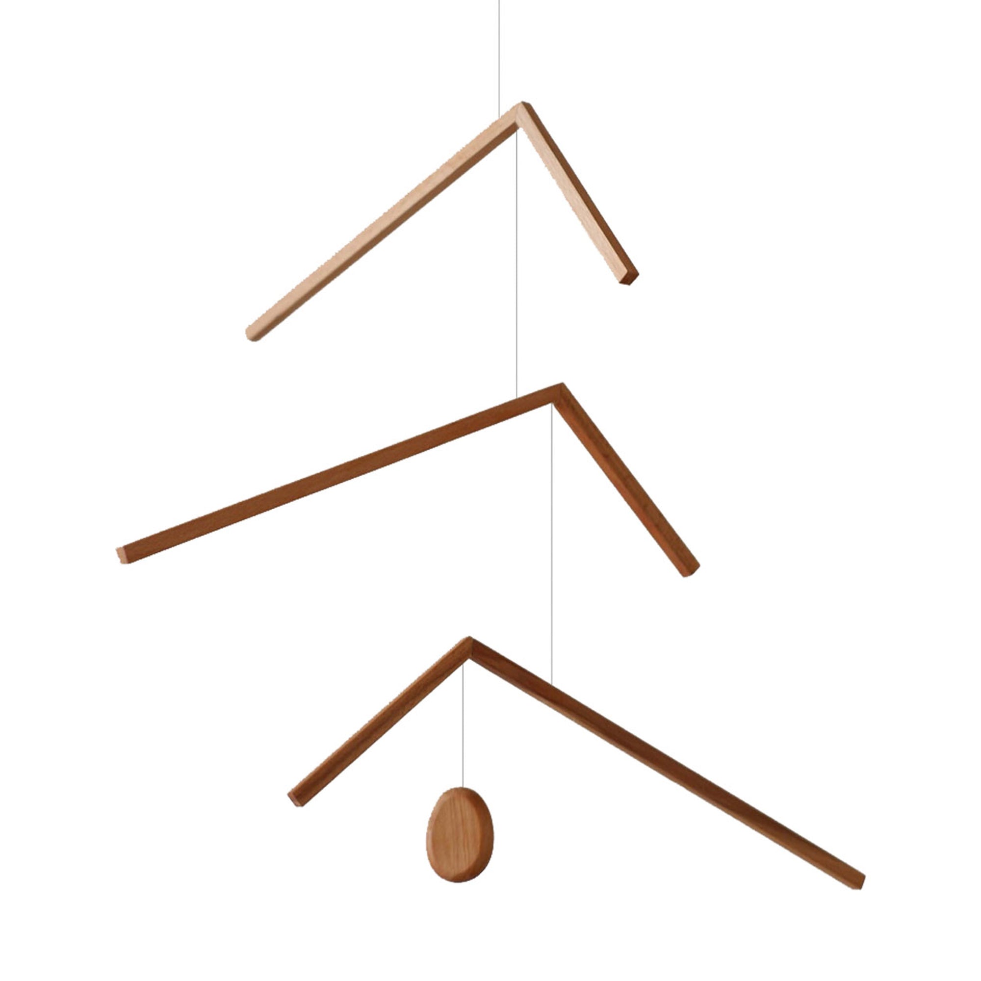 Kinetic Levi（キネティック・レヴィ）は、動きのある現代アート「キネティックアート」をテーマにしたインテリアモビールのブランドです。空気の流れに応じてやわらかく揺れる繊細な造形は、空間に静かな動きと詩的な美しさを与え、リビングや玄関、寝室などあらゆるシーンを洗練されたアート空間に変えてくれます。Kinetic Leviのモビールは、アーティスティックでありながらインテリア性にも優れ、北欧風やミッドセンチュリー、モダンスタイルのインテリアとも相性抜群。金属や天然木など上質な素材を使用し、ひとつひとつ丁寧に仕上げられています。天井から吊るすだけで空間の印象を一変させるKinetic Leviの作品は、自宅用としてはもちろん、引越し祝いや結婚祝いなどのギフトにも最適です。インテリア雑貨やおしゃれなアートモビールをお探しの方におすすめのブランドです。