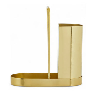 Nordalは、デンマークで1991年に設立されたファミリー経営のインテリアブランドで、北欧の機能美と東洋のスピリチュアルな美意識を融合させたユニークなスタイルで知られています。伝統的な北欧デザインのシンプルさをベースに、インドをはじめとする異国の文化や素材からインスピレーションを得た、温かみと個性にあふれるコレクションを展開しています。いずれも独自性のあるディテールと職人技が光るアイテムばかり。特に、アイアンやウッド、真鍮などを用いた無骨で温もりある質感が特徴で、ナチュラルかつエッジの効いた空間演出が可能です。「人とは違うものを選びたい」「個性的で洗練された暮らしを楽しみたい」といった感度の高いユーザーに選ばれており、注目を集めています。単なる装飾品ではなく、暮らしに深みをもたらすデザインを提案するブランド、それがNordalです。